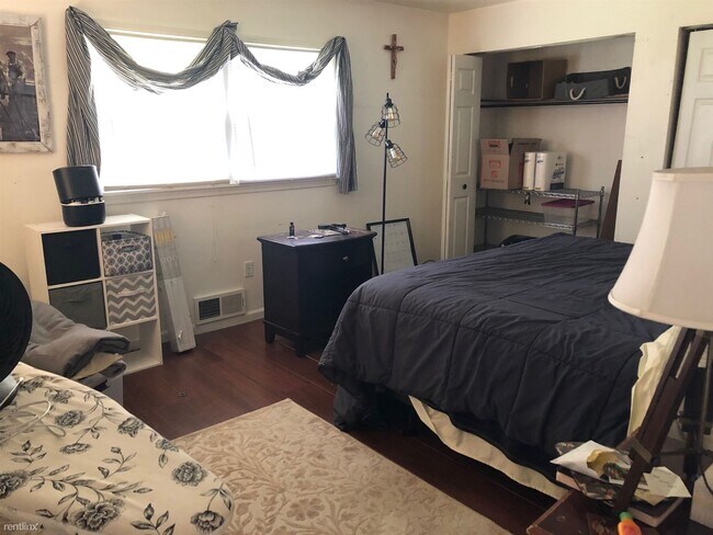 Building Photo - 3 br, 1 bath House - 112 Graham Ave