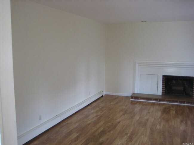 Foto del edificio - 117 Blydenburgh Ave