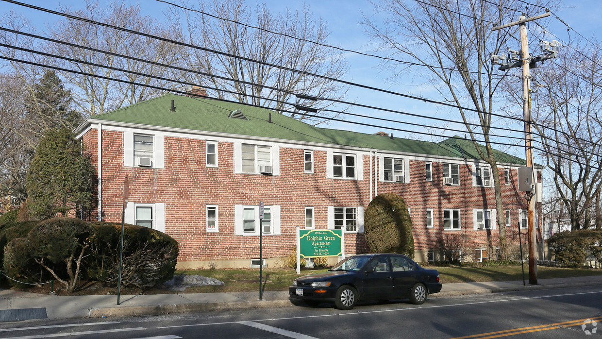 Primary Photo - Dolphin-Green Apartments