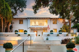 Building Photo - 1323 Club View Dr