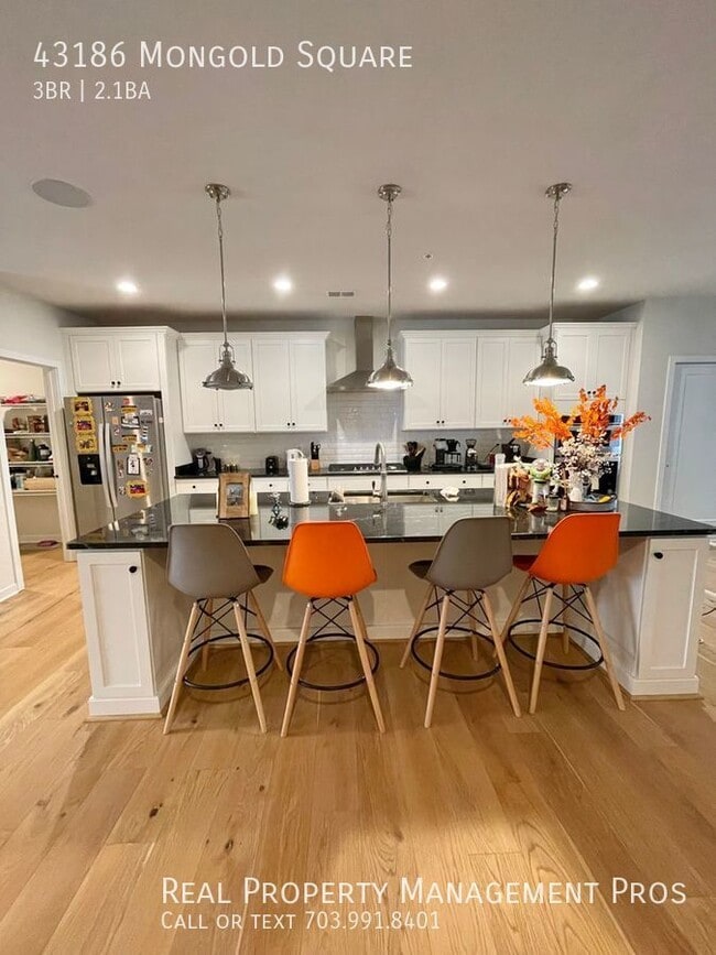 Building Photo - Beautifully Maintained 3 Year Old Condo Fo...