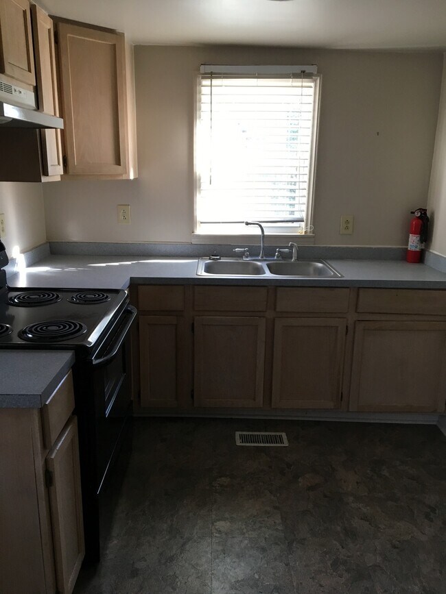 Foto del edificio - 802 N B St #1 - PERRYMAN