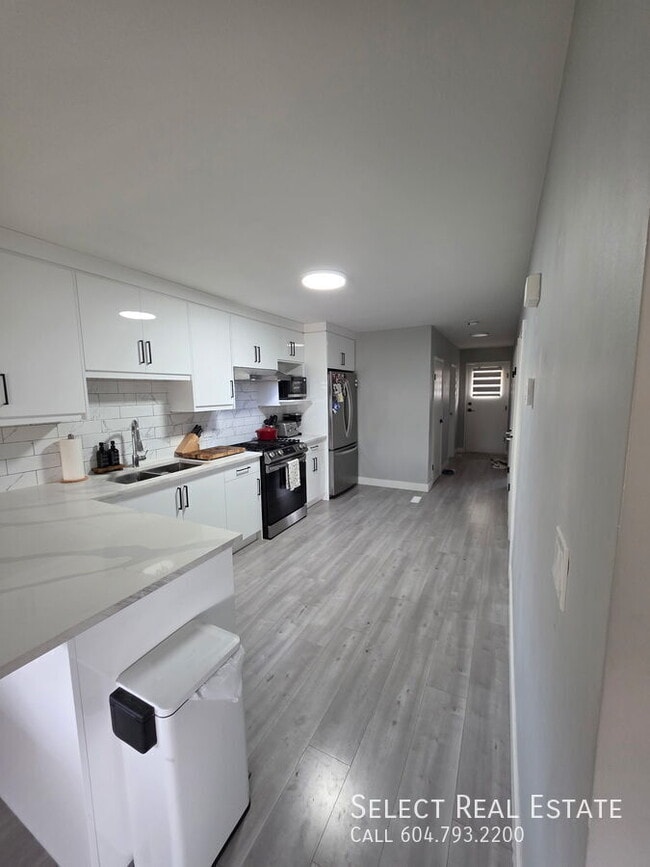 Building Photo - 9766 Feniak St