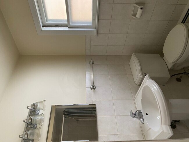 Foto del edificio - 427 Burlington Ave