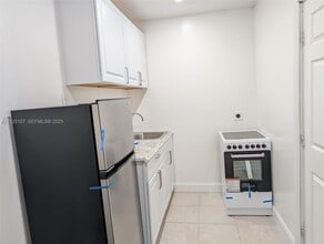 Building Photo - 4360 NW 5th Pl