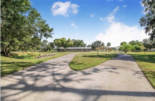 Building Photo - 4854 E Hinson Ave