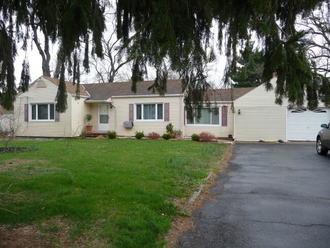 Building Photo - 779 Littleton Rd