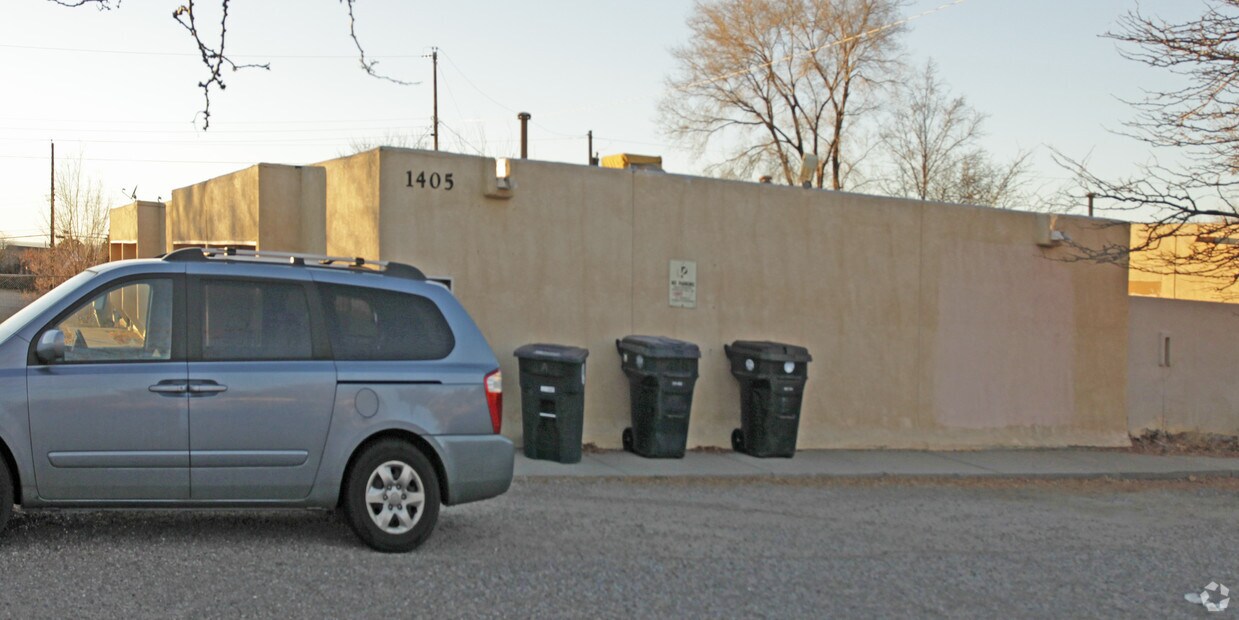 Foto del edificio - 1405 Chelwood Park Blvd NE