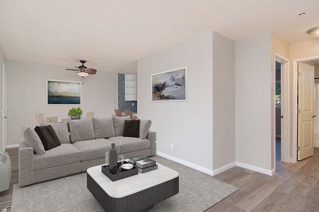 Building Photo - "Coming Soon" Upper floor 1 bedroom in quiet neighborhood with parking, AC - close to San Diego