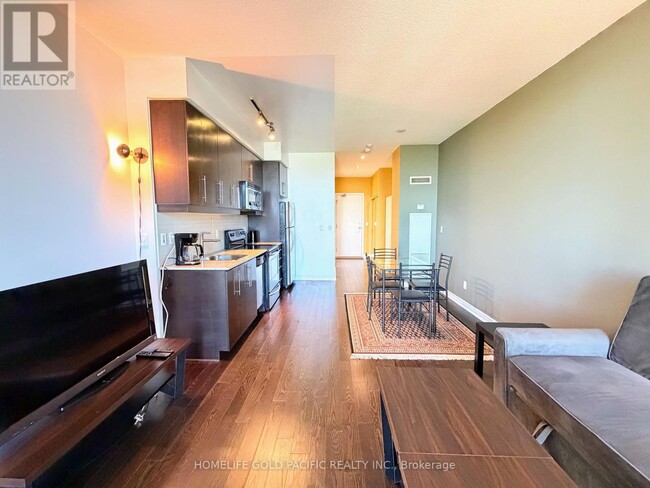 Building Photo - 2885 Bayview Ave