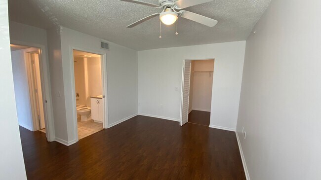 Foto del edificio - 5025 Wiles Rd