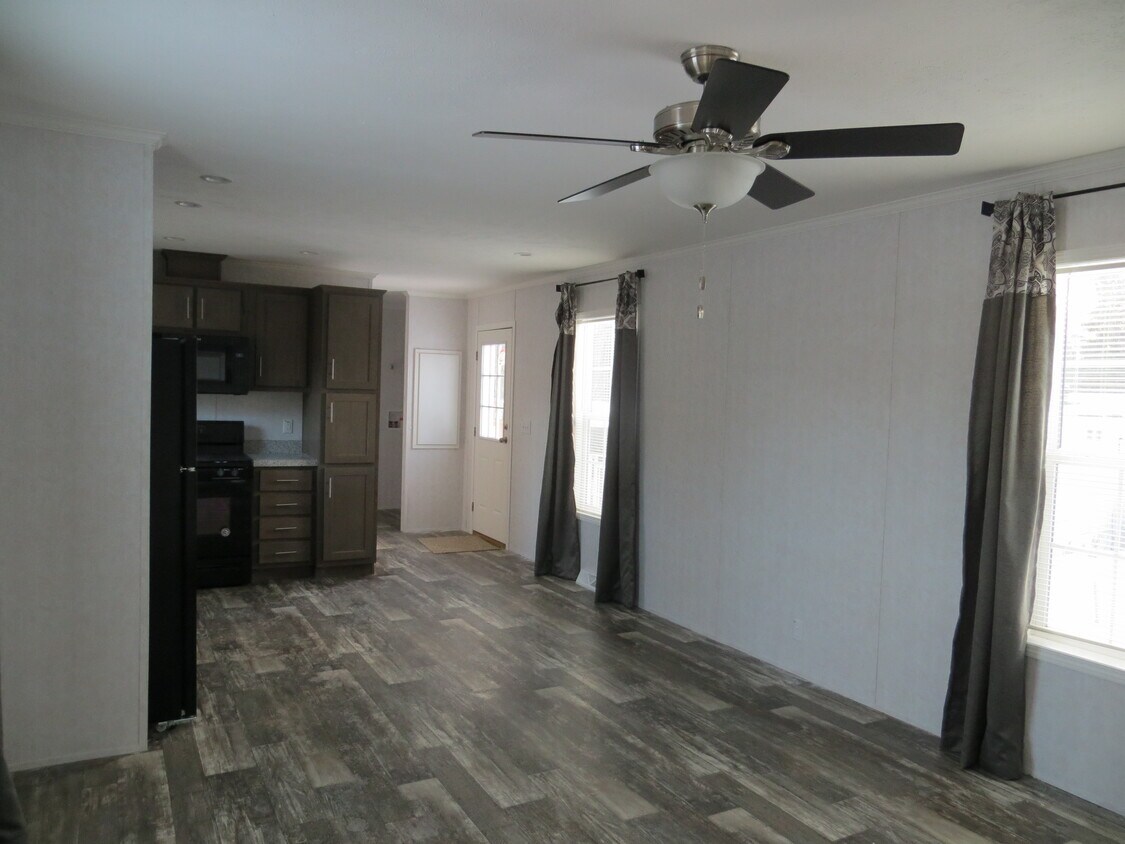 Primary Photo - 9 Halfmoon Cir