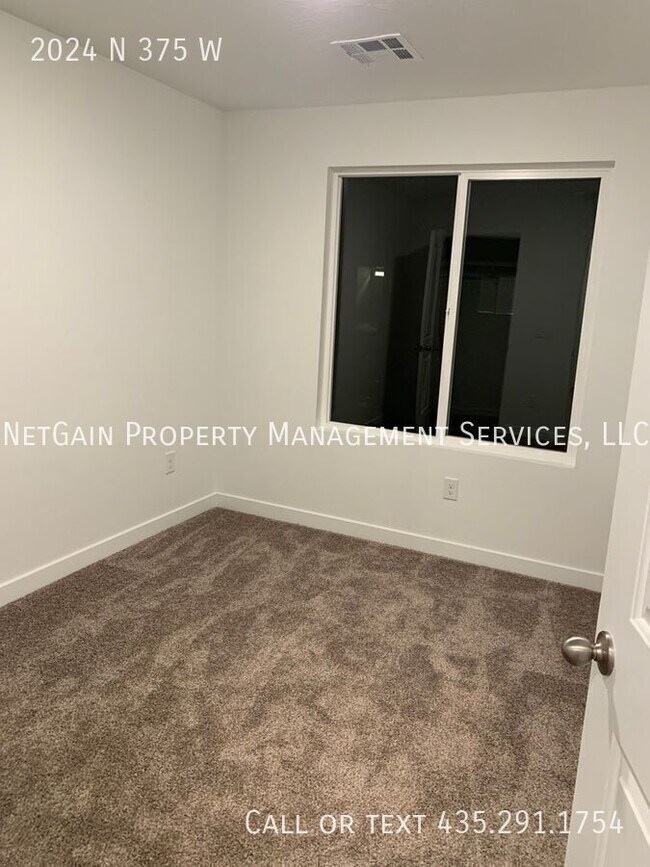 Foto del edificio - 2024 N 375 W