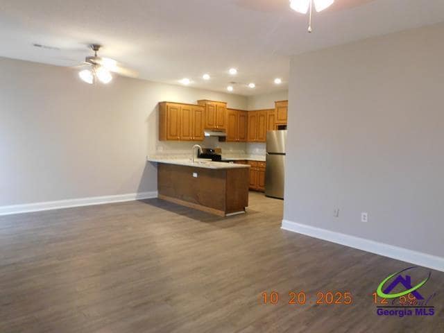 Building Photo - 500 Club Villa Court