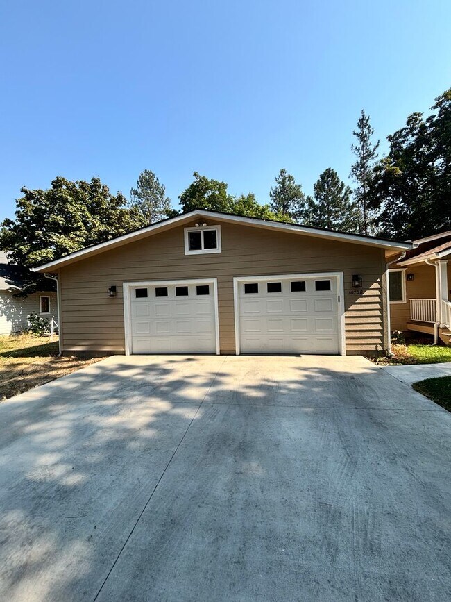 Building Photo - 10708 N Nelson Rd