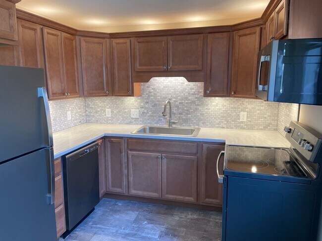 Foto del edificio - 2 Bedroom, 1 Bathroom Duplex in Camanche, IA