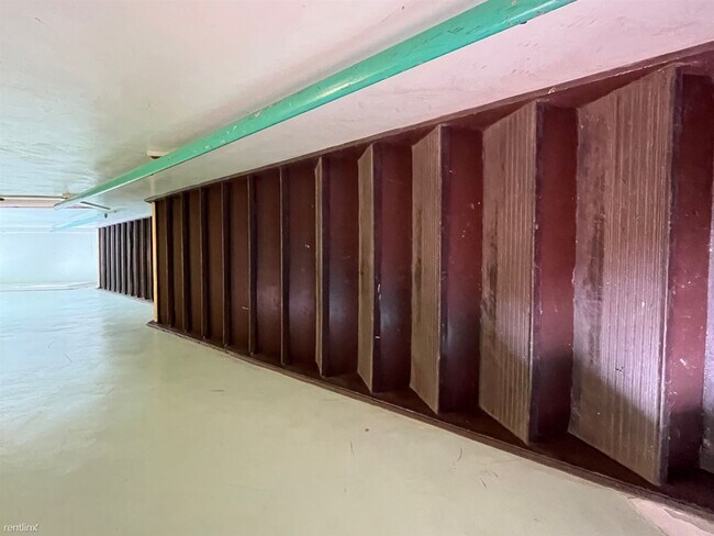 Building Photo - 1 br, 1 bath Triplex - 106 E Main St Apt A