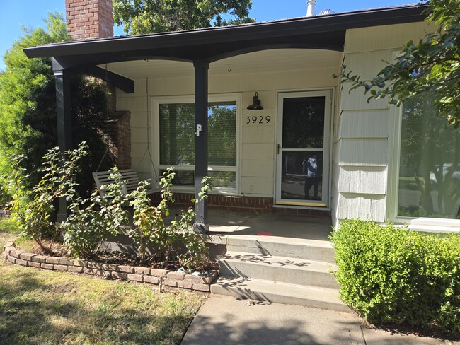 Building Photo - 3929 Lasuen Dr