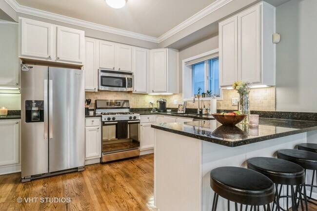 Foto del edificio - 2737 N Southport Ave