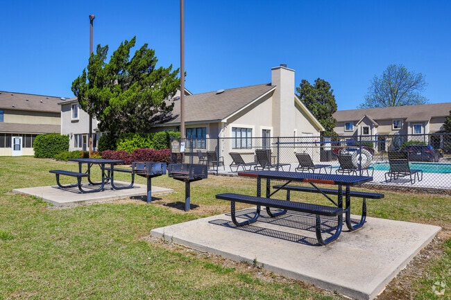 Grill Area - Hampton Townhomes