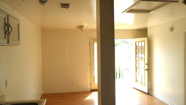 Building Photo - (1614 8th Ave)