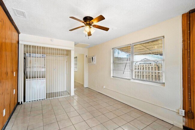 Foto del edificio - 3802 Melaleuca Ln