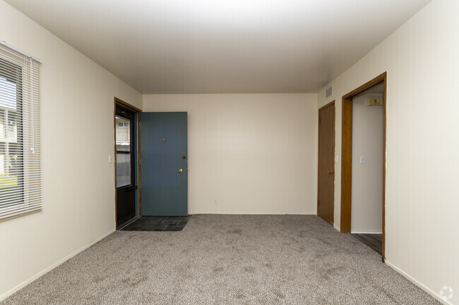 1BR, 1BA - 510SF - Courtyard 72