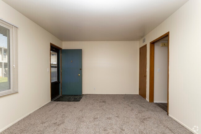 1BR, 1BA - 510SF - Courtyard 72 Apartments