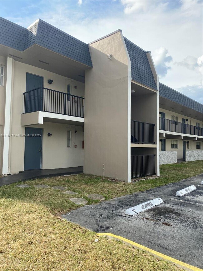 Building Photo - 7801 S Colony Cir