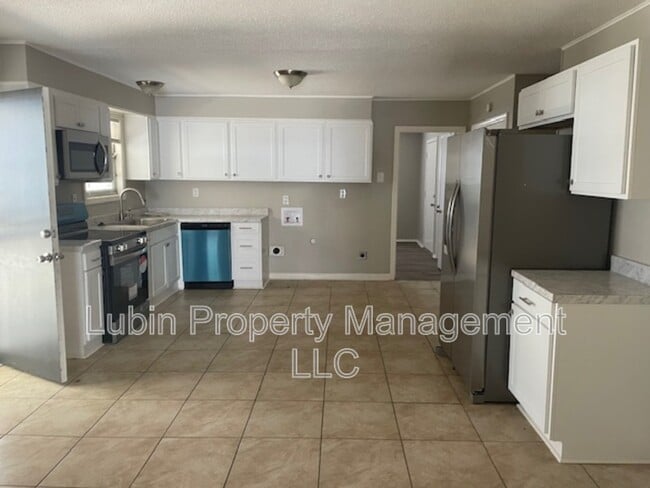 Building Photo - 3080 Castleman St