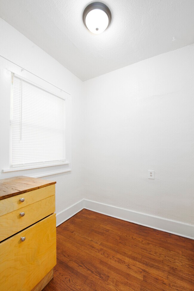 Foto del edificio - 323 NW 26th St