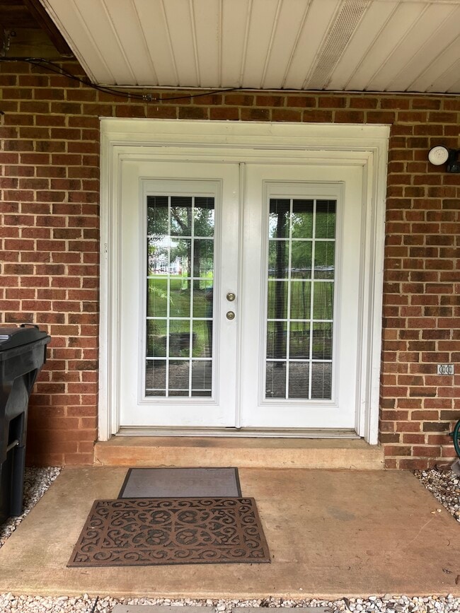 Building Photo - 21082 Gladstone Dr