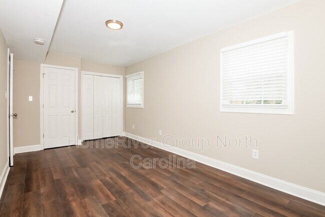 Foto del edificio - 1700 Dixon Rd