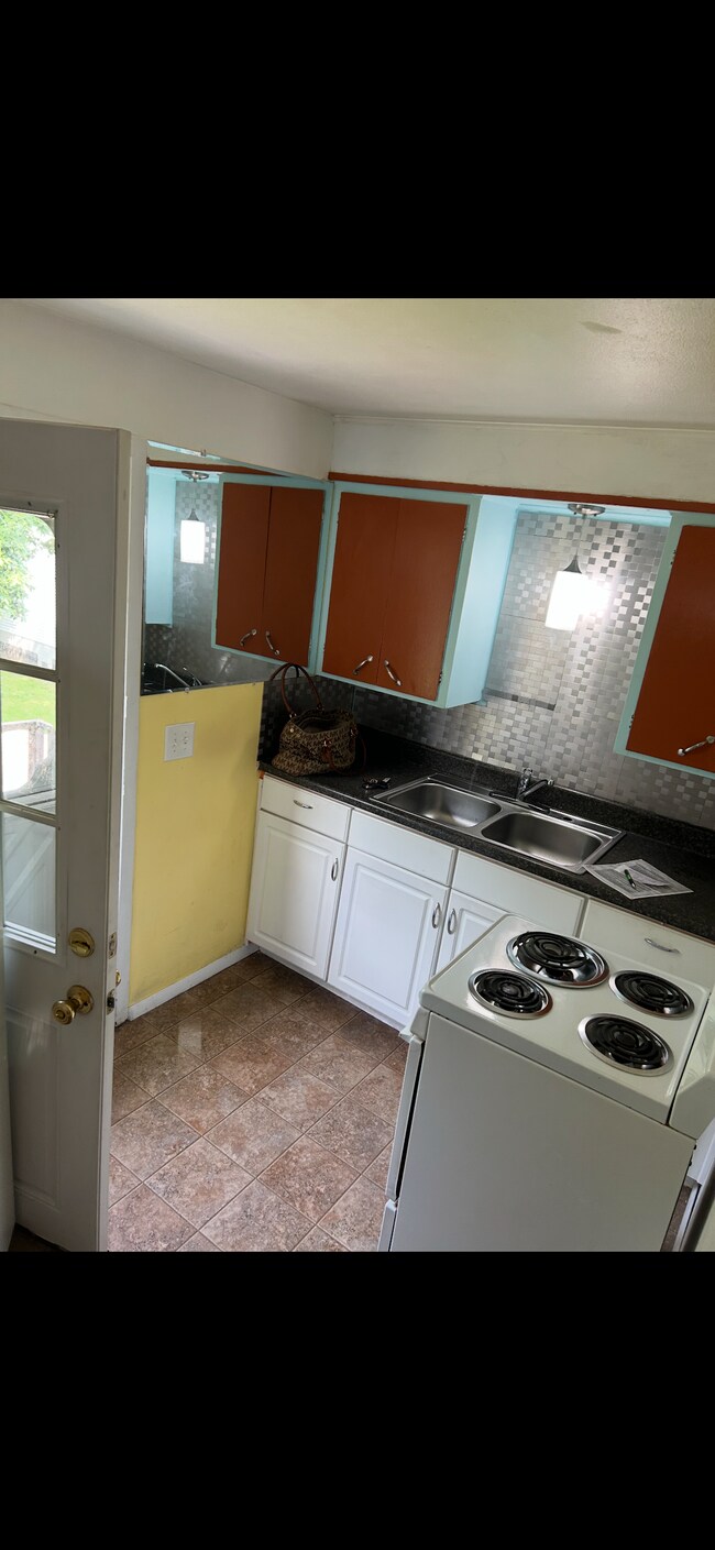 Foto del edificio - 1387 N Cole St