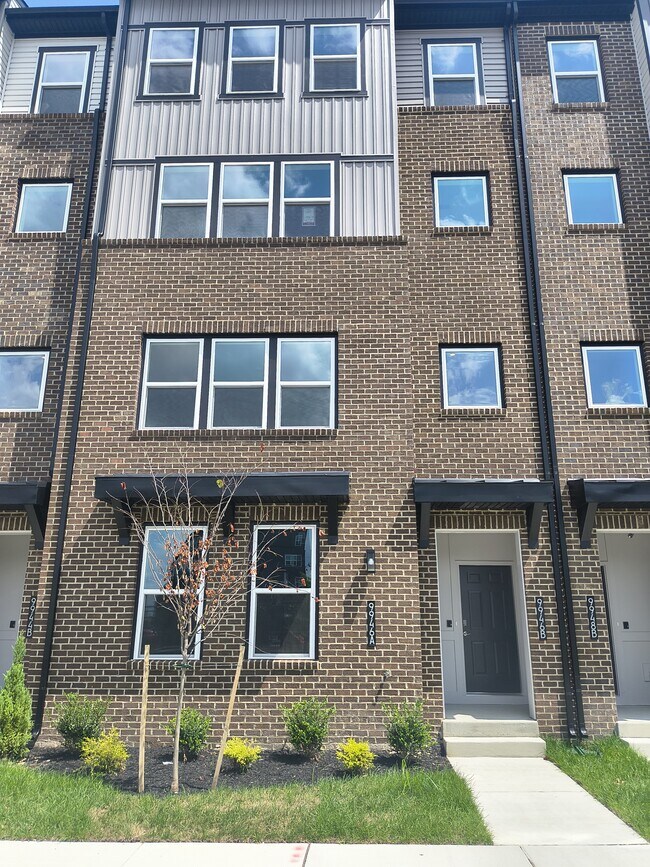 Building Photo - 9946A Count Fleet Cres
