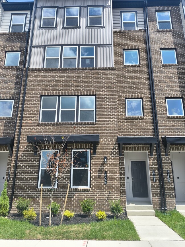 Building Photo - 9946A Count Fleet Cres