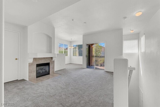 Foto del edificio - 9050 W Warm Springs Rd