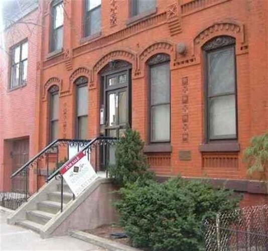 Primary Photo - 133 Grand St