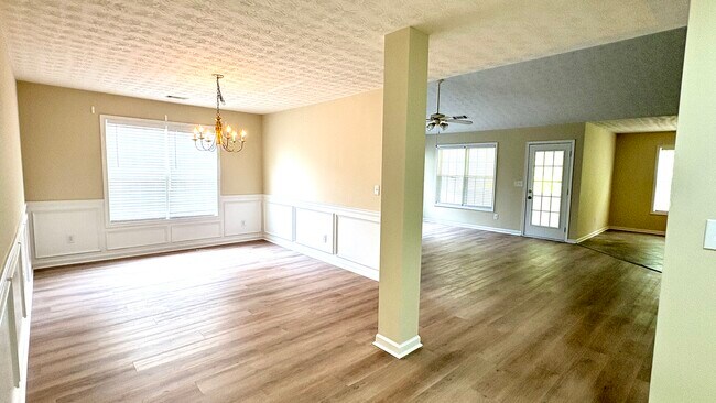 Building Photo - 2336 Pettit Dr