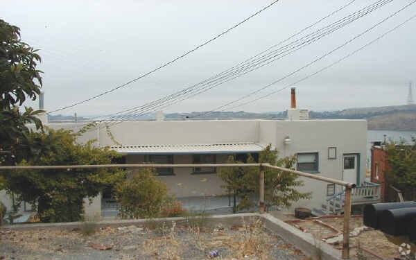 Building Photo - 242 Kendall Ave