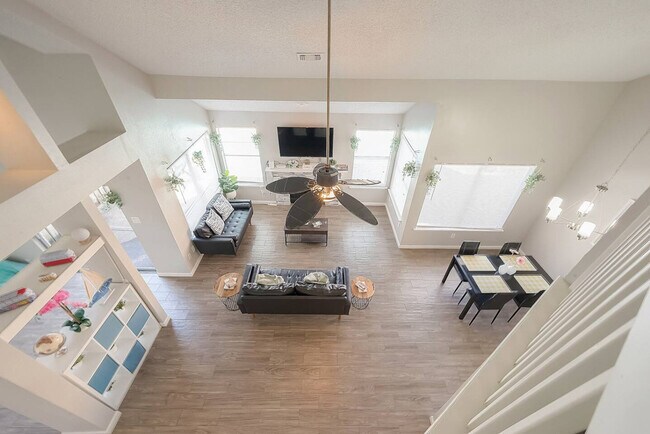 Building Photo - 16026 Hidden Acres Dr