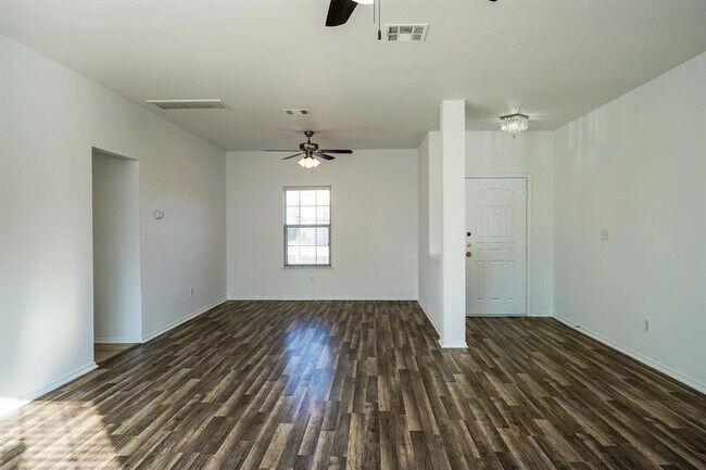 Building Photo - 801 Cisco Valley Cv