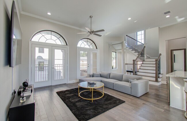 Building Photo - 3335 Beverly Frst Dr