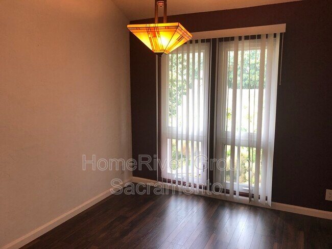 Building Photo - 7949 La Riviera Dr