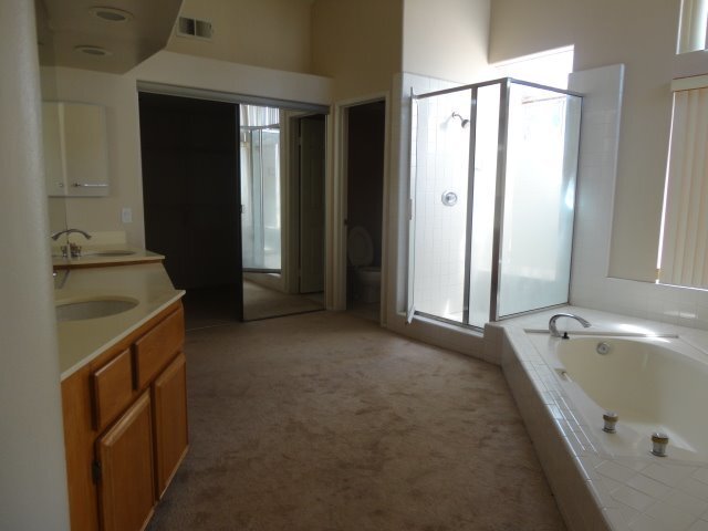 Building Photo - 3 bed/2.5 Bath Home in Oceanside!