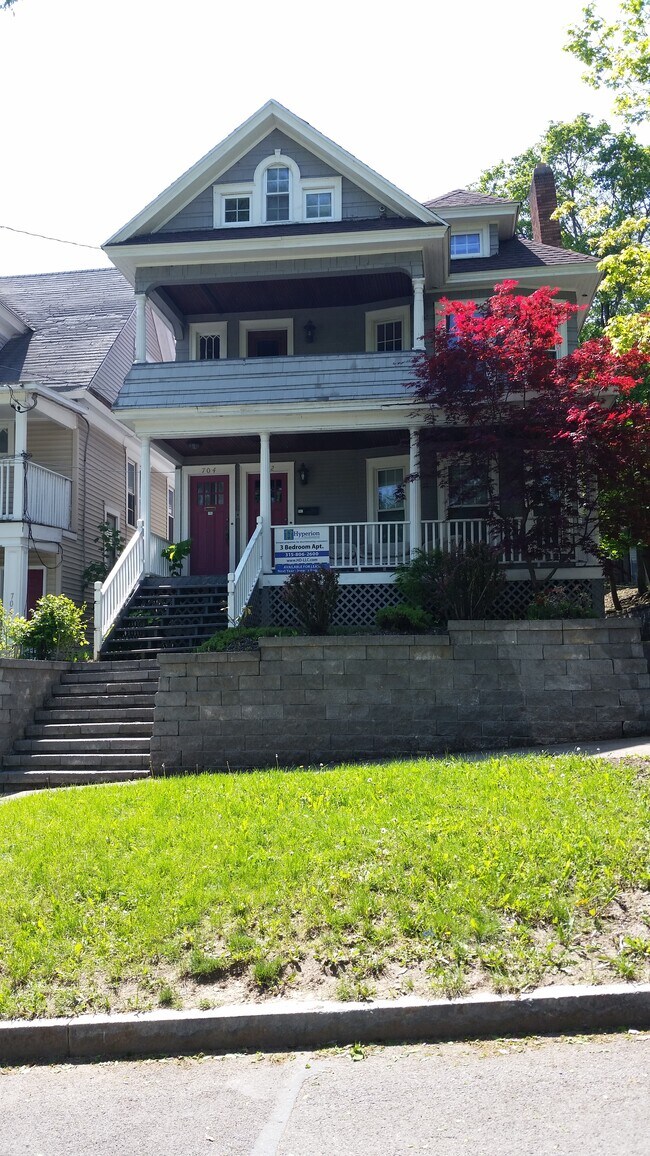 Foto del edificio - 704 Lancaster Ave