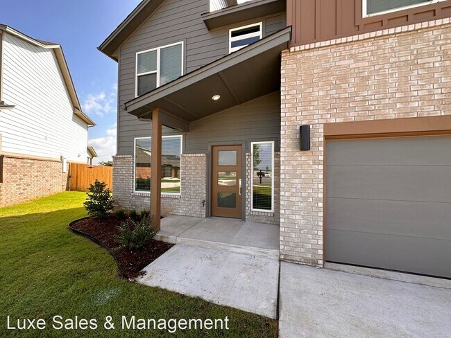 Building Photo - 3 br, 2.5 bath House - 501 NW 177th Terrace
