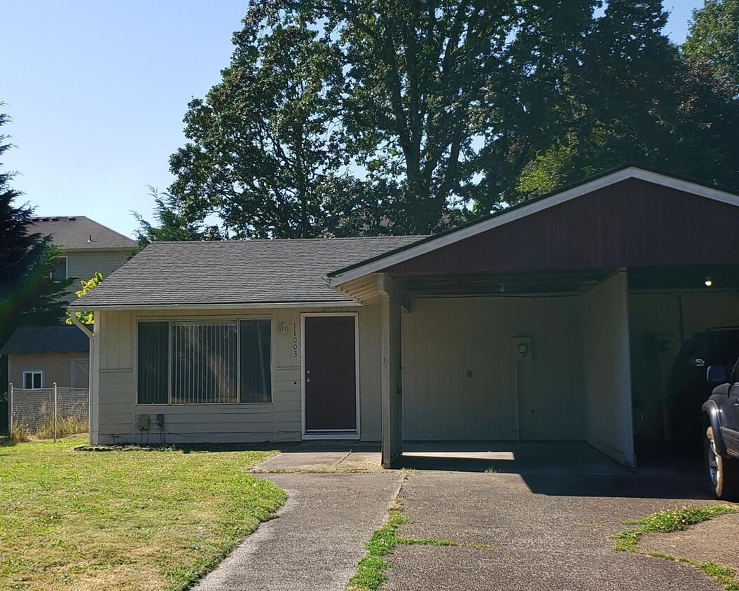Cute 2BD Duplex, - Has all Hardwood Lamin... - Cute 2BD Duplex,  - Has all Hardwood Lamin...