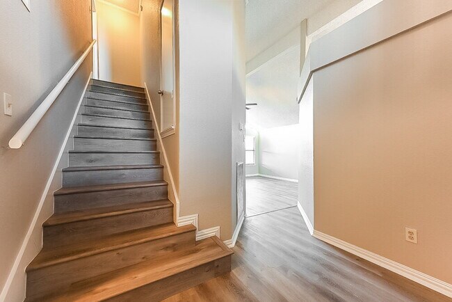 Foto del edificio - 1411 Sandalwood Dr