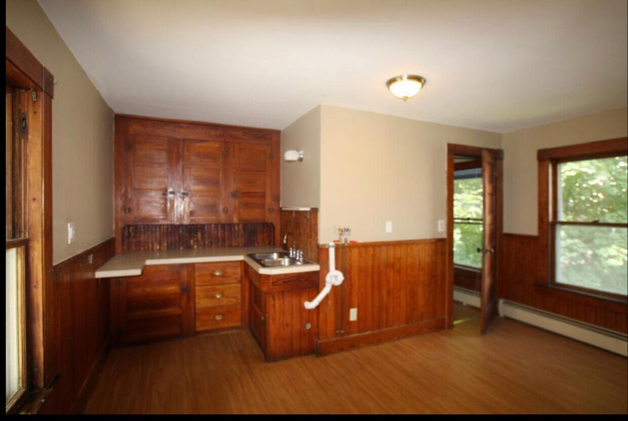 12 Sherwin St Unit APT 2, Waterville, ME 04901 12 Sherwin St